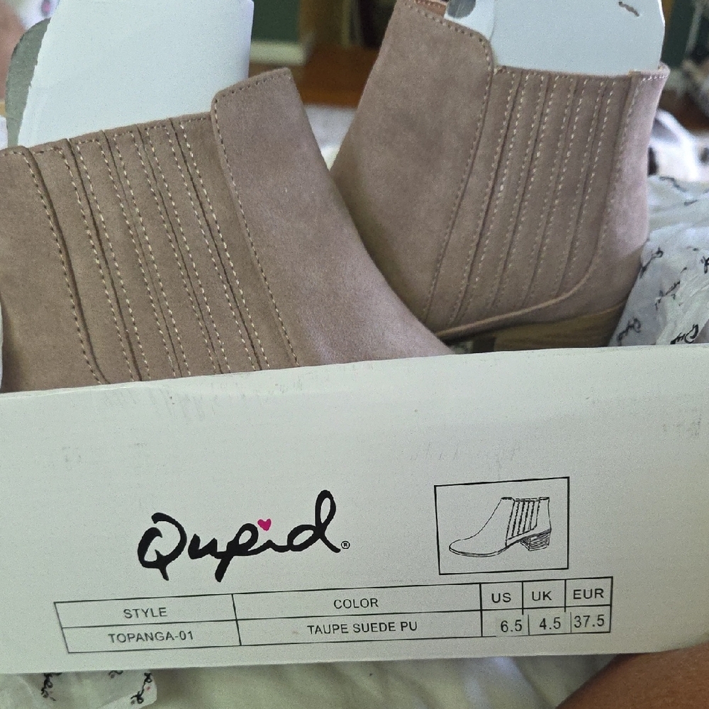 Qupid Tan Ankle Booties with Elastic Panels